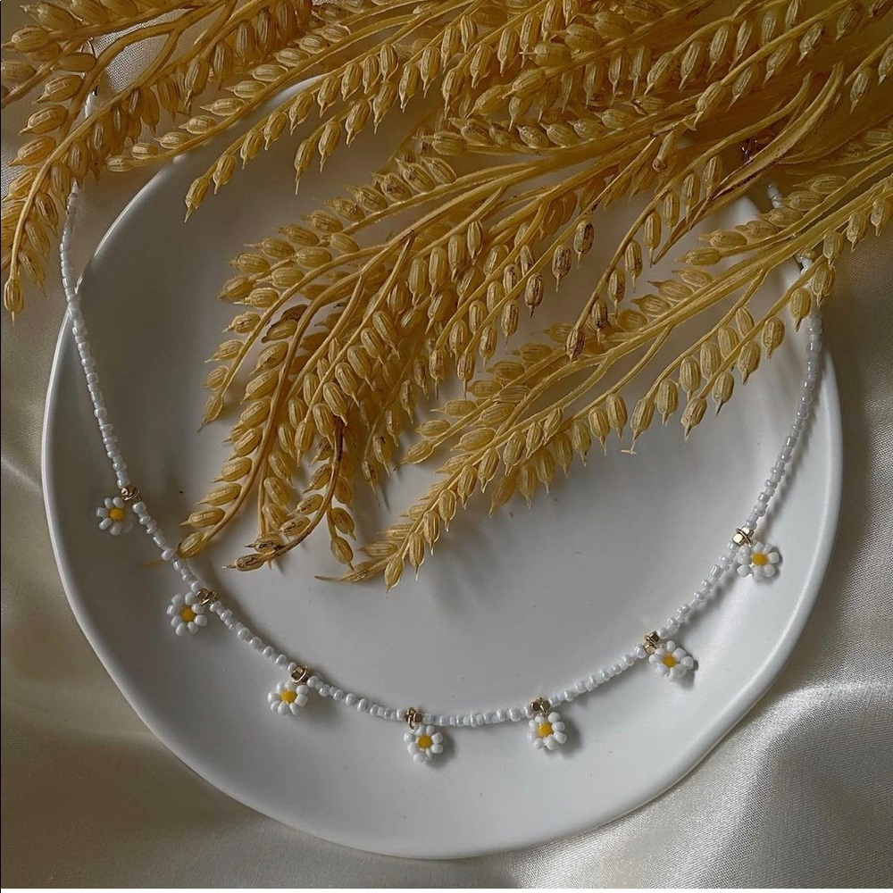 Daisy Flower necklace